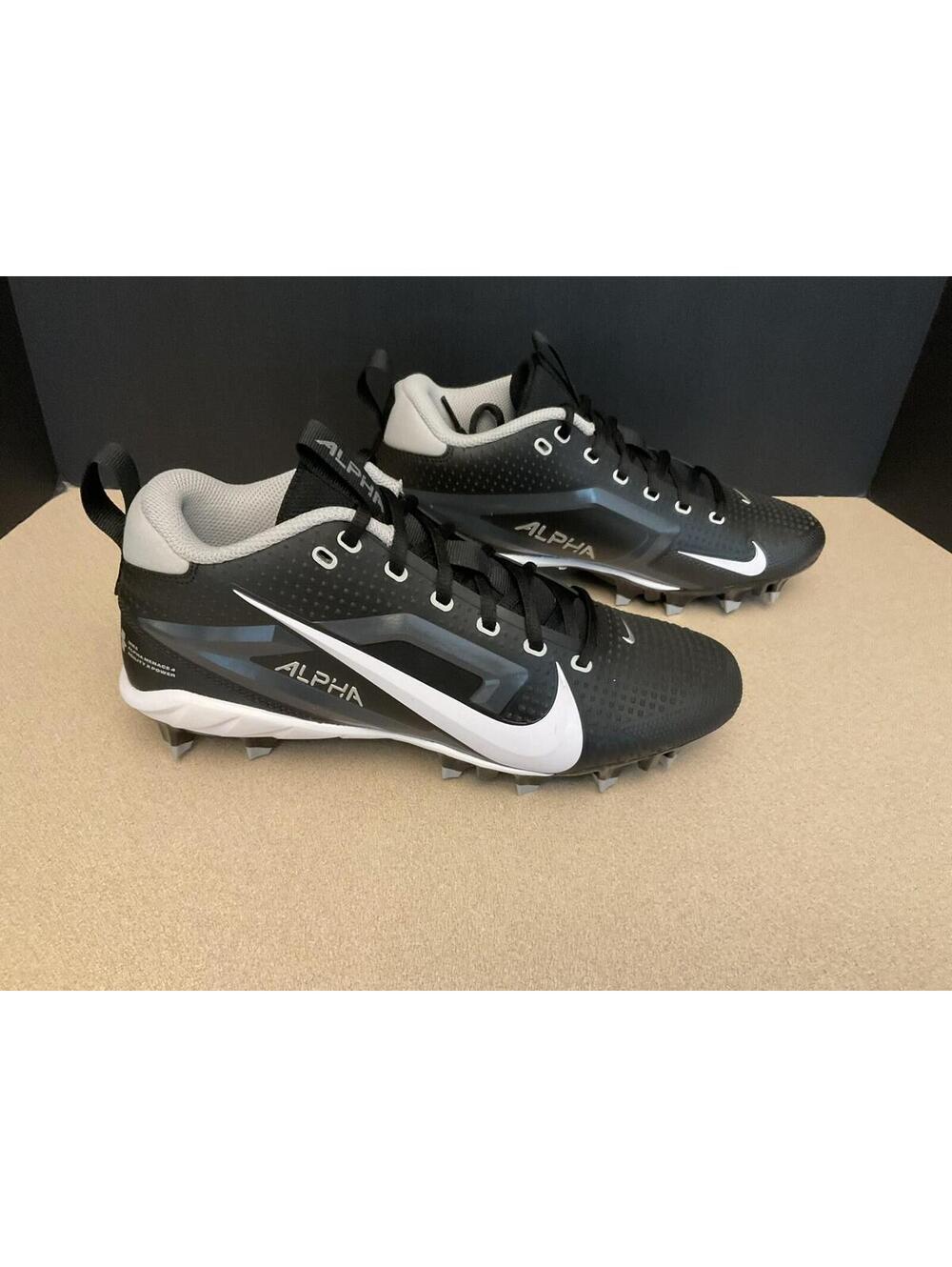 New! Mens Nike Alpha Menace 4 Varsity Football Cleats. Size 9. Nice Shoes!